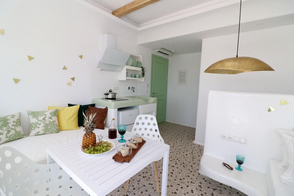 Depis Luxury Suites Naxos City Bagian luar foto